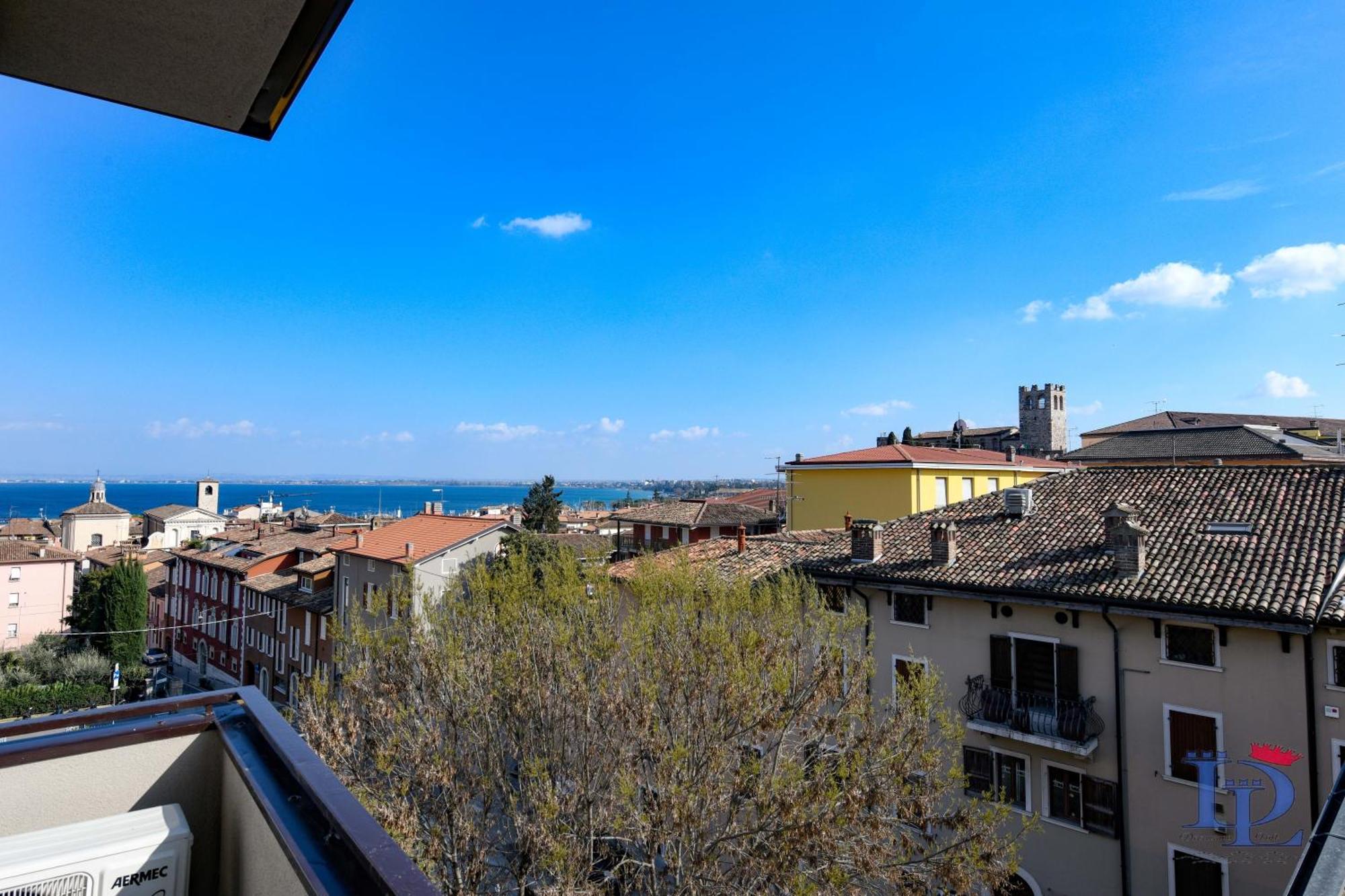 Desenzanoloft Official Partner Marriott Homes & Villas - Smiling In Desenzano Lake View Ντεζεντσάνο ντελ Γκάρντα Εξωτερικό φωτογραφία